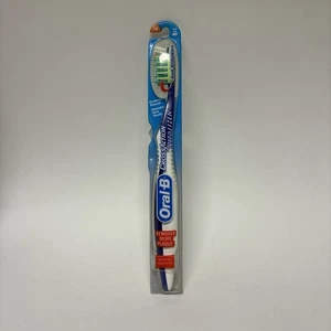 Cepillo de dientes Oral-B CrossAction Vitalizer, cerdas medianas, nuevo en paquete con estimuladores de encías - Imagen 1 de 2