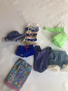 Lotto vestiti bambola moda Barbie - Foto 1 di 1