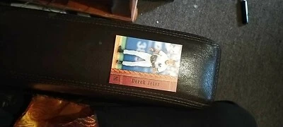 2001 upper deck gold glove Derek Jeter  - Image 1 of 2