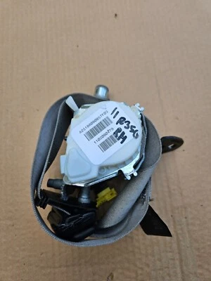 Mercedes Benz R350 2011, cinturón de seguridad central del lado del pasajero (derecha) Foto 1 de 2