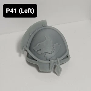 3D Resin Magic's P41 (links) Wolf Schulterriemen passend für 7" Space Marine - Bild 1 von 2