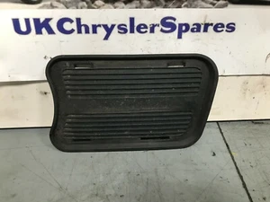 CHRYSLER 300C N/S PASSENGER SIDE LEFT FRONT BUMPER GRILLE BACKING - Picture 1 of 5