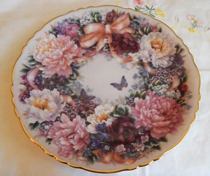 "CIRCLE OF LOVE" by Lena Liu (FLORAL GREETINGS) 1989 Plate 7 1/2" - Picture 1 of 3