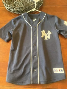 New York Yankees Derek Jeter Youth Jersey Size 14/16 EUC Majestic MLB - Picture 1 of 9