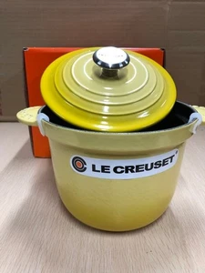 Le Creuset Cocotte jede Soleil Farbe 18 cm mit silbernem Knopf Umkarton UNBENUTZT - Bild 1 von 24