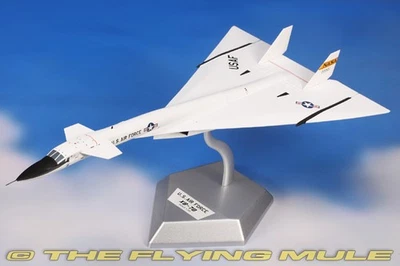 SQ Wings 1:200 XB-70A Valkyrie NASA/USAF Prototype AV-1 - Image 1 of 4