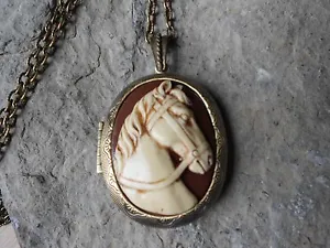 HORSE CAMEO LOCKET (hand painted) - ANTIQUE BRONZE, VINTAGE LOOK, EQUINE, BROWN - Picture 1 of 5