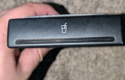 👀 98 99 00 01 02 03 04 C5 AUDI A6 ALLROAD IN DASH CUP HOLDER OEM 💯 4B0862534C Foto 1 de 4