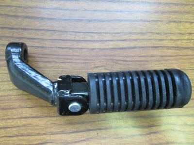 雅马哈原始设备制造商左前部 FOOTPEG 安装 + FOOTPEG 带垫 - 1978 - 1980 XS1100  — 第 1/4 张图片