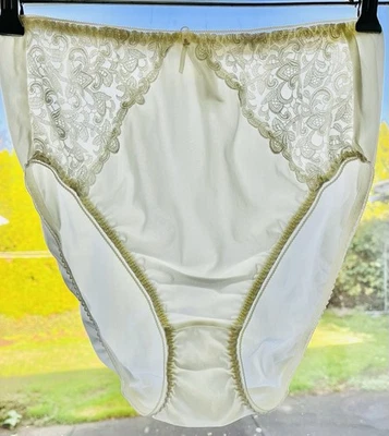 Vintage Wacoal Silky Ivory Panties Sz Medium 6 NWOT#84202 w/Lace~Extra Feminine~ - Image 1 of 4