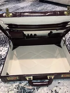 NUEVO CON ETIQUETAS Heritage Cuero Borgoña Combo Bloqueo Maletín Adjunto Estuche Rígido 18x13x4 - Imagen 1 de 24