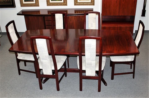 Skovby Danish Modern Rosewood Extendable Dining Table, 2 Leaves and 6 Chairs Cover