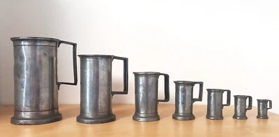 Serie de sept mesures anciennes authentiques en étain nombreux poinçons - Photo 1/4