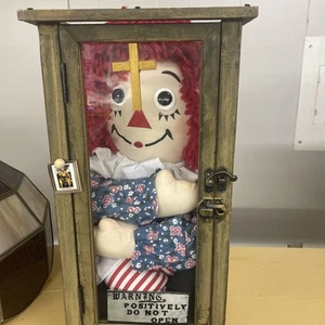 Raggedy AnnDoll Box für Haunted Doll als Horror Geschenk - Bild 1 von 16
