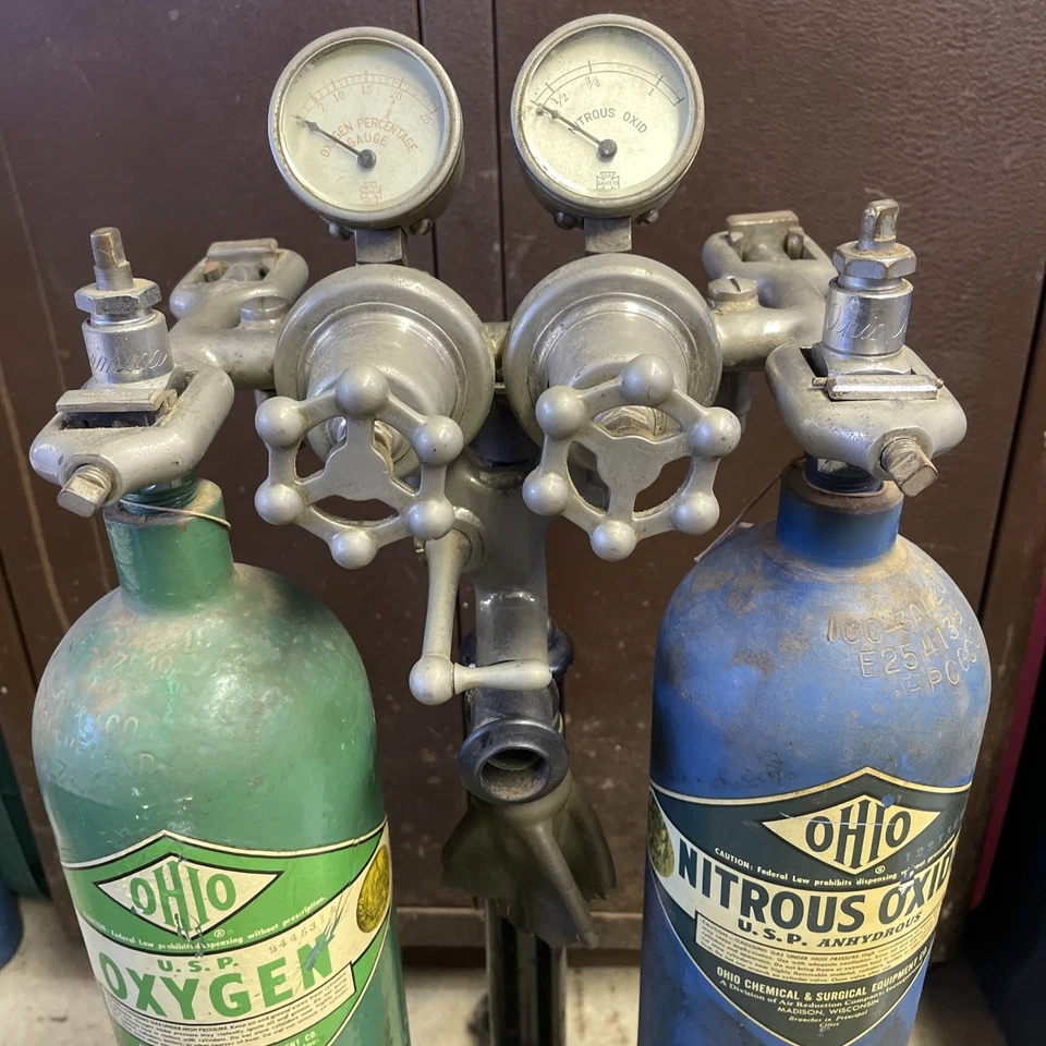 Antiguo Dental Flowmaster Sedación Nitrosa + Tanque de Oxígeno Dentista De Colección Foto 1 de 4