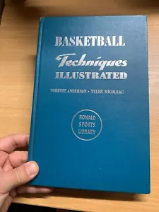 *RARO* 1952 "TECNICHE DI BASKET ILLUSTRATE" LIBRO RIGIDO USA (P3) - Picture 1 of 15