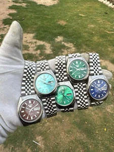 Lot's of 5 Vintage Seiko 5 Automatic Mens Watch Day/Date 7009 Japan - Picture 1 of 21