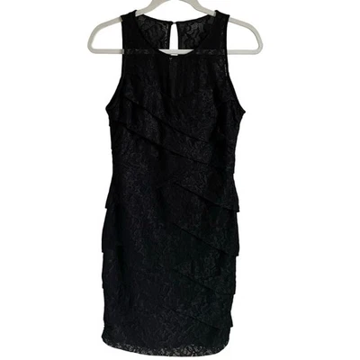 Vestido de emagrecimento instantâneo White House Black Market tamanho 8 renda preto em camadas LBD - Imagem 1 de 4