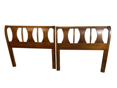 Par de cabeceros Kent Coffey Mid Century modernos 'Perspecta' de nogal y palisandro Foto 1 de 4