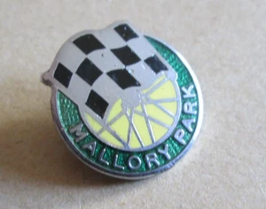 MALLORY PARK - Vintage 1960`s Badge Cast Excellent Enamel Made in England (14) - Imagen 1 de 6