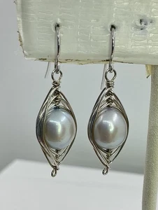 UNIQUE MODERNISTIC STERLING SILVER GREY LUSTER PEARL EARRINGS - HONORA (S1017)  - Foto 1 di 6