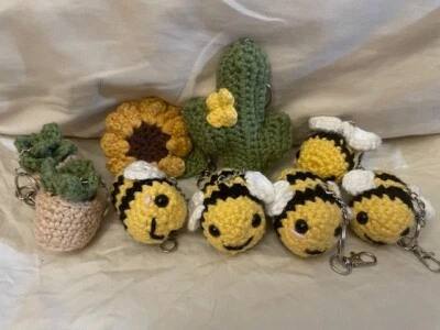 Adorable Llavero Tejido a Mano Llavero Abeja Cactus Planta Floral Girasol Foto 1 de 2