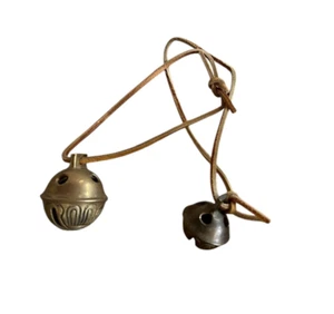 Antico set 2 campane slitta ottone mucca casale jingle renna Natale - Foto 1 di 8