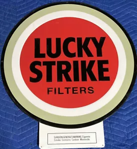 Insegna Latta Pubblicitaria Sigaretta Rotonda Filtri Lucky Strike 1997 27" x 24" B&W Co - Foto 1 di 12
