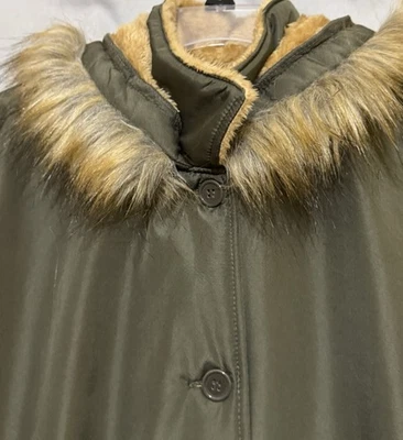 Ladies Vintage Greenish / Tan Fur Hoodie Collar Sz 3 Xlg (26x28)  100% Poly 3381 - Image 1 of 4