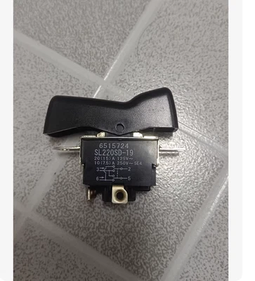 Interruptor 20(15)A 125V 10(7.5)A250V 4 pines para Makita TW0350 Llave de impacto de accionamiento Foto 1 de 3