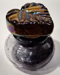 Inchiostro rotondo in vetro vuoto con tappo a forma di foglia in vetro ambrato iridescente 2 1/8" T - Foto 1 di 19