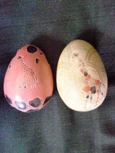 Hand Carved Soapstone Eggs From Kenya Set Of 2 Design Of Giraffes - Picture 1 of 5