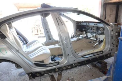 BMW 640I Gran Coupé 2013-2019 pasajero lado derecho basculante y poste corte Foto 1 de 4