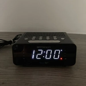 Emerson Smart Set Digital Alarm Clock Radio (Model ER100101) Tested - Picture 1 of 10
