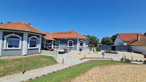 aussergewöhnliche schöne Villa in Ungarn, 5137 Jaszkiser, Teil Mietkauf möglich - Bild 1 von 24