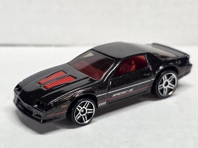 Chevrolet Camaro IROC-Z Hot Wheels 2012 nuevos modelos '85 Foto 1 de 4