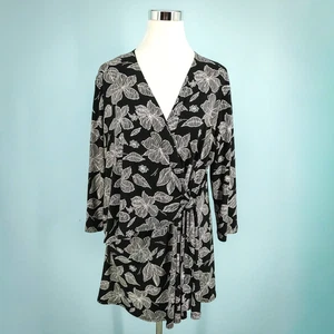 Top túnica tejido con corbata lateral envolvente sintética estampado floral negro talla grande Clara Sun Woo - Imagen 1 de 6