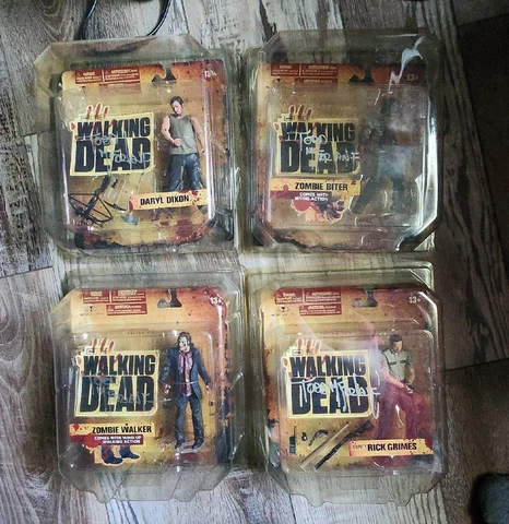 The Walking Dead Action Figures Lot Of 4 Series 1 Signed Todd Mcfarland w/ Cases Cover