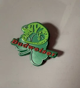 Budweiser St Patricks Day Shamrock Pin Louie LuckyLizard Plastic 1999 - Picture 1 of 2