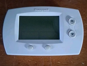 Honeywell Digital Non-programmable Thermostat TH5220D1029 - Picture 1 of 5