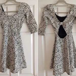 Hollister Black White Daisy Skater Dress XS Fit & Flare Mini Excellent Condition - Picture 1 of 5