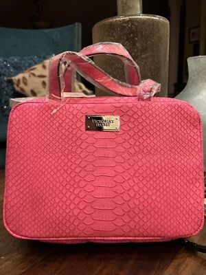 VICTORIAS SECRET TRAVEL COSMETIC CASE HOT PINK FAUX SNAKE SKIN 带奖励袋! — 第 1/4 张图片