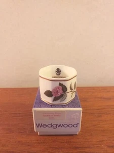 Wedgwood HATHAWAY ROSE Bone China Napkin Ring - Foto 1 di 6