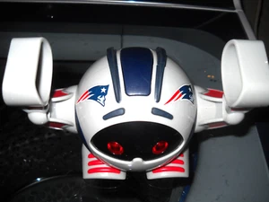 SELTEN NEW ENGLAND PATRIOTS BBOT ROBOTER BRANDNEU DCL TOYS 2016 LEUCHTET BEWEGUNGEN - Bild 1 von 6