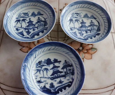 3 cuencos de pagoda antiguos chinos de exportación azul blanco cantón Nanking paisaje Qing Foto 1 de 4
