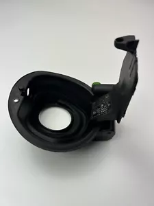 BMW Z4 E85 E86 03-09 COVER POT FUEL FILL IN FLAP 7012738 - Picture 1 of 4