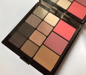 Laura Mercier Essentials Eye & Cheek Palette / New - Picture 1 of 3