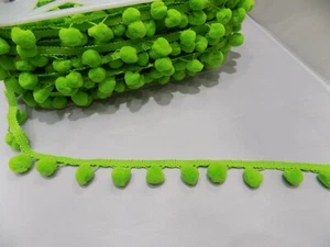 1 MT PASSAMANERIA BORDO GALLONE PON PON POM POM GRANDE VERDE - Picture 1 of 1