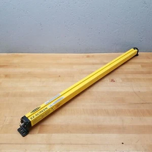 Banner SLSR30-900Q8 Light Curtain Receiver, 900mm Defined Area, 0.1-18m Range - Picture 1 of 5