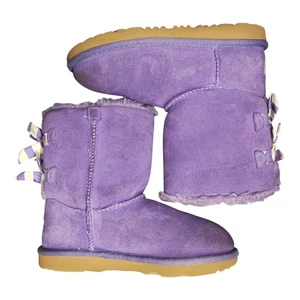 Botas de nieve UGG Bailey Bow II a rayas violeta flor juvenil talla 3 púrpura 1118537K - Imagen 1 de 10
